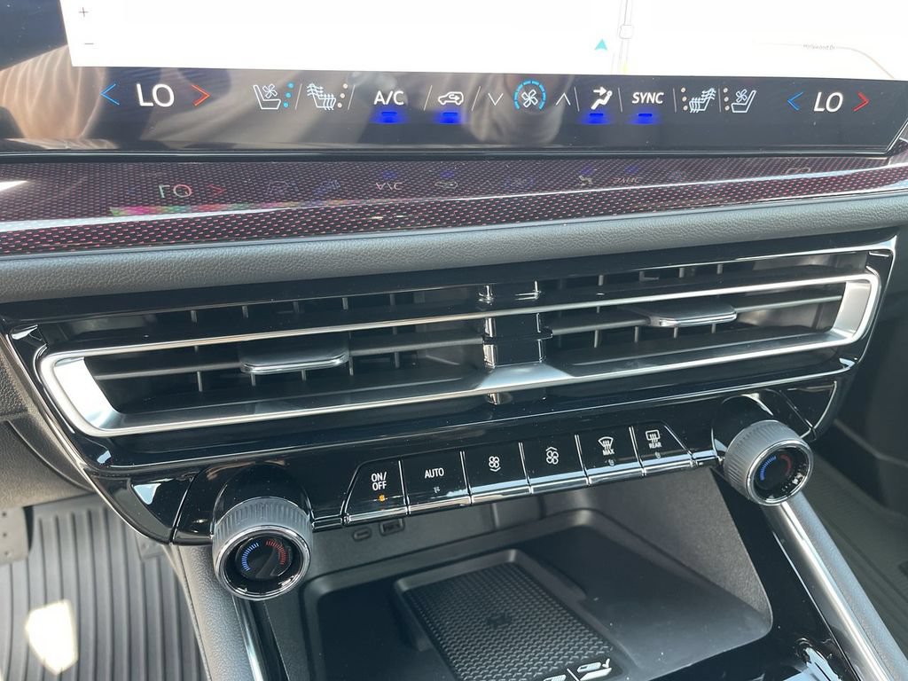 New 2026 Chevrolet Traverse RS w/ LPO, Floor Liner Package AWD/4WD image 19