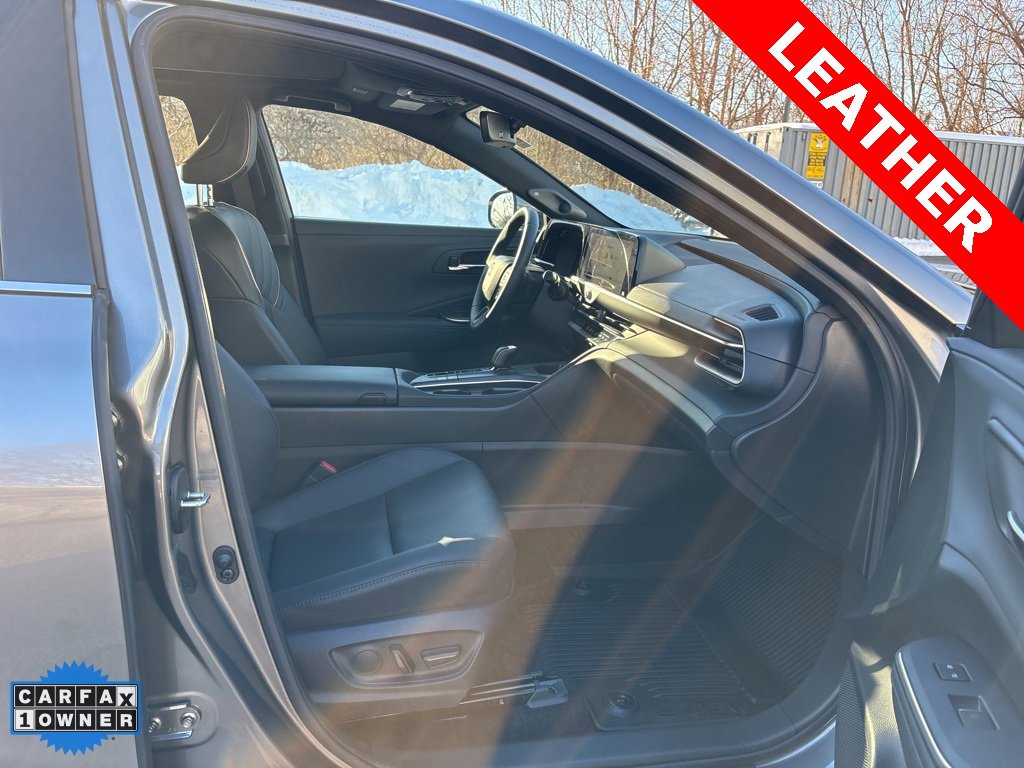 Used 2023 Toyota Crown Limited image 27