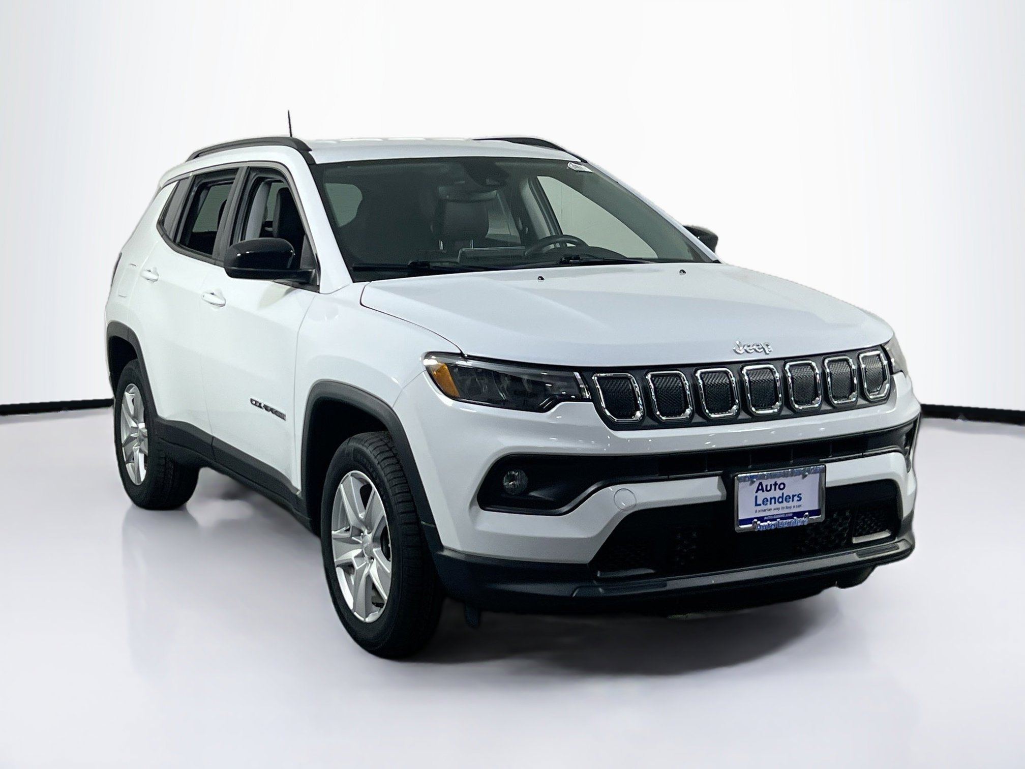 Used 2022 Jeep Compass Latitude w/ Convenience Group AWD/4WD image 3