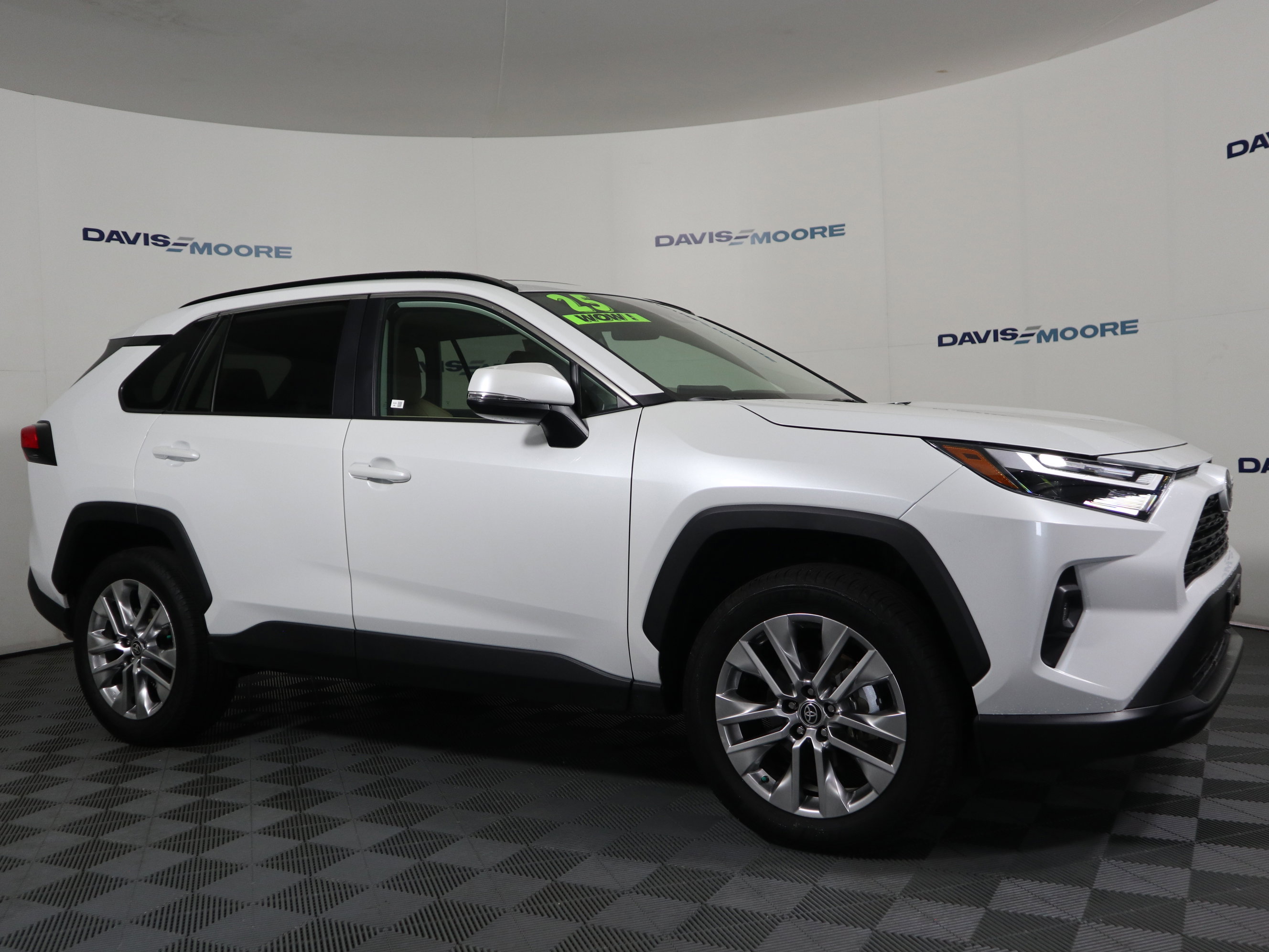 Used 2025 Toyota RAV4 XLE Premium image 4