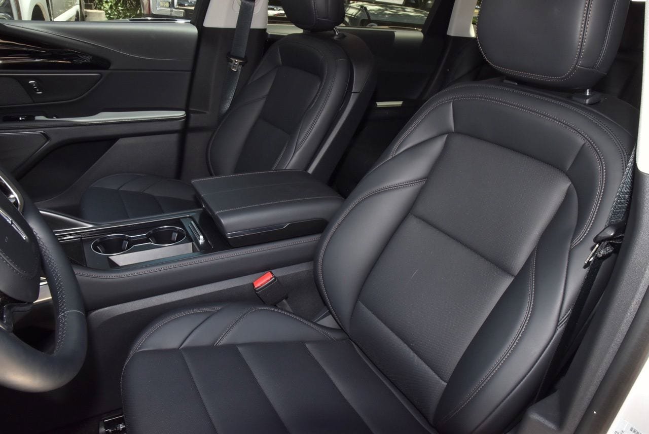 New 2026 Lincoln Nautilus Premier w/ Jet Appearance Package AWD/4WD image 33