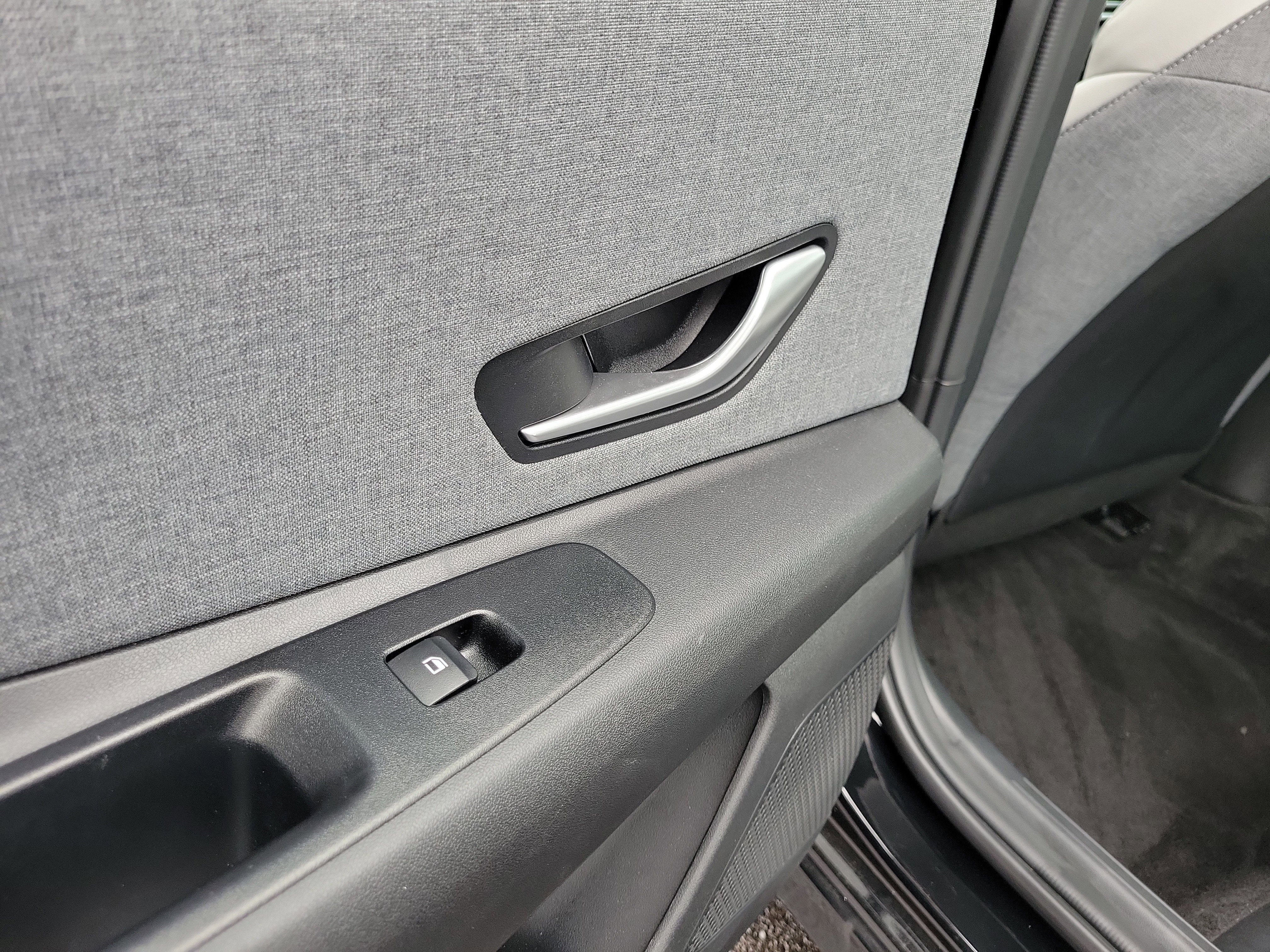 Used 2023 Hyundai Elantra Limited w/ Cargo Package image 13