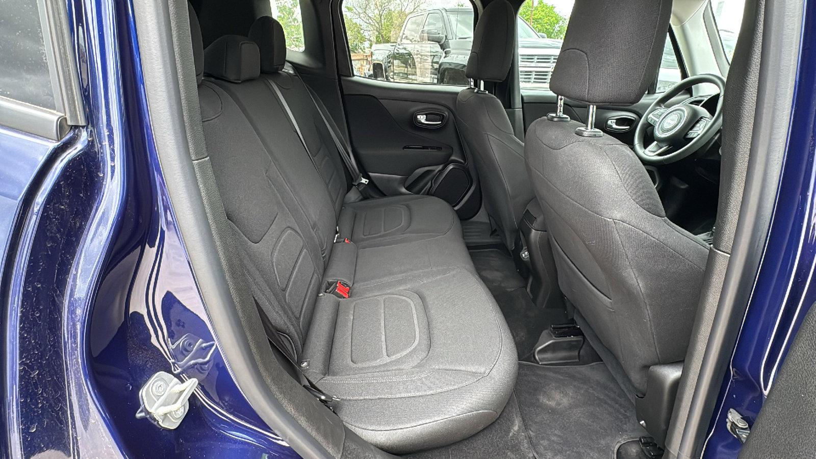 Used 2021 Jeep Renegade Latitude FWD image 25