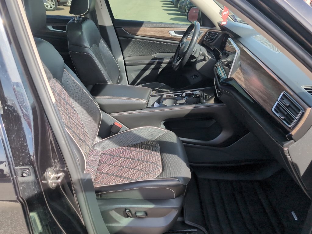 Used 2024 Volkswagen Atlas SEL Premium R-Line image 23