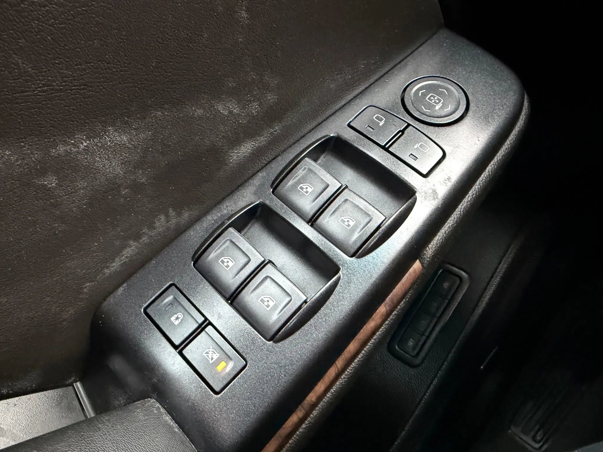 Used 2019 Chevrolet Suburban LT AWD/4WD image 38