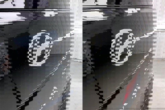 Certified 2025 Hyundai Santa Fe SE image 31