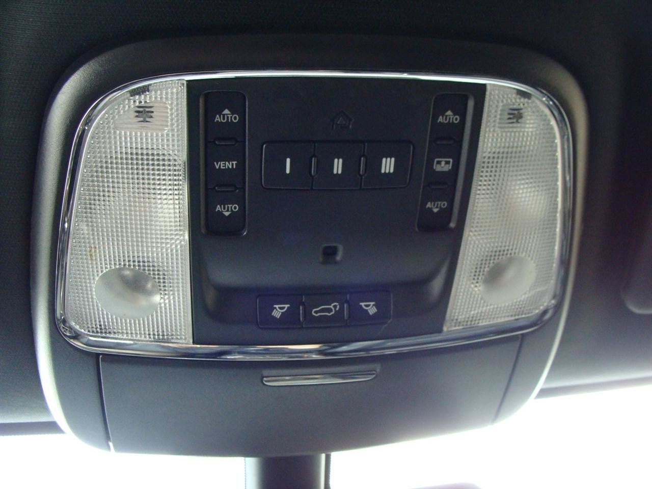 Used 2014 Jeep Grand Cherokee Overland AWD/4WD image 28