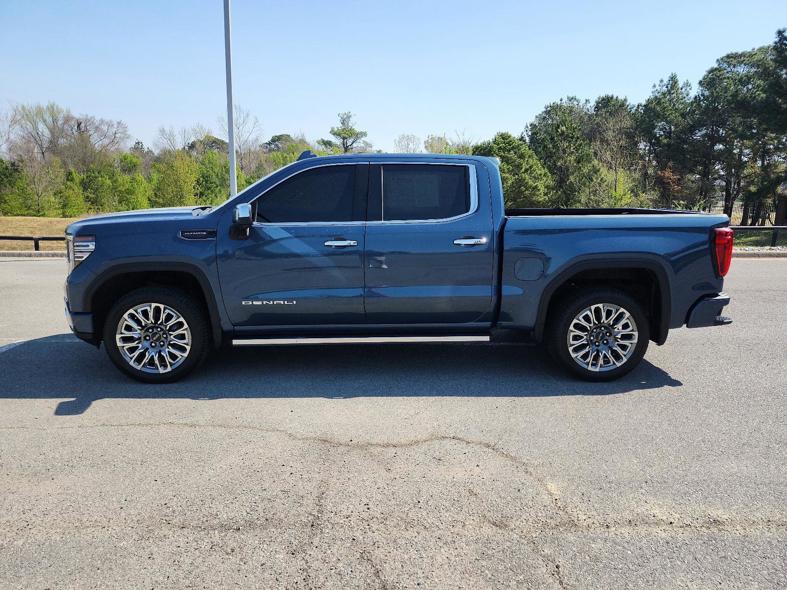 Used 2024 GMC Sierra 1500 Denali Ultimate image 2