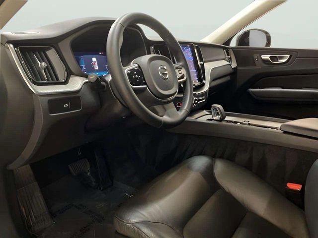 Used 2025 Volvo XC60 B5 Plus AWD/4WD image 19