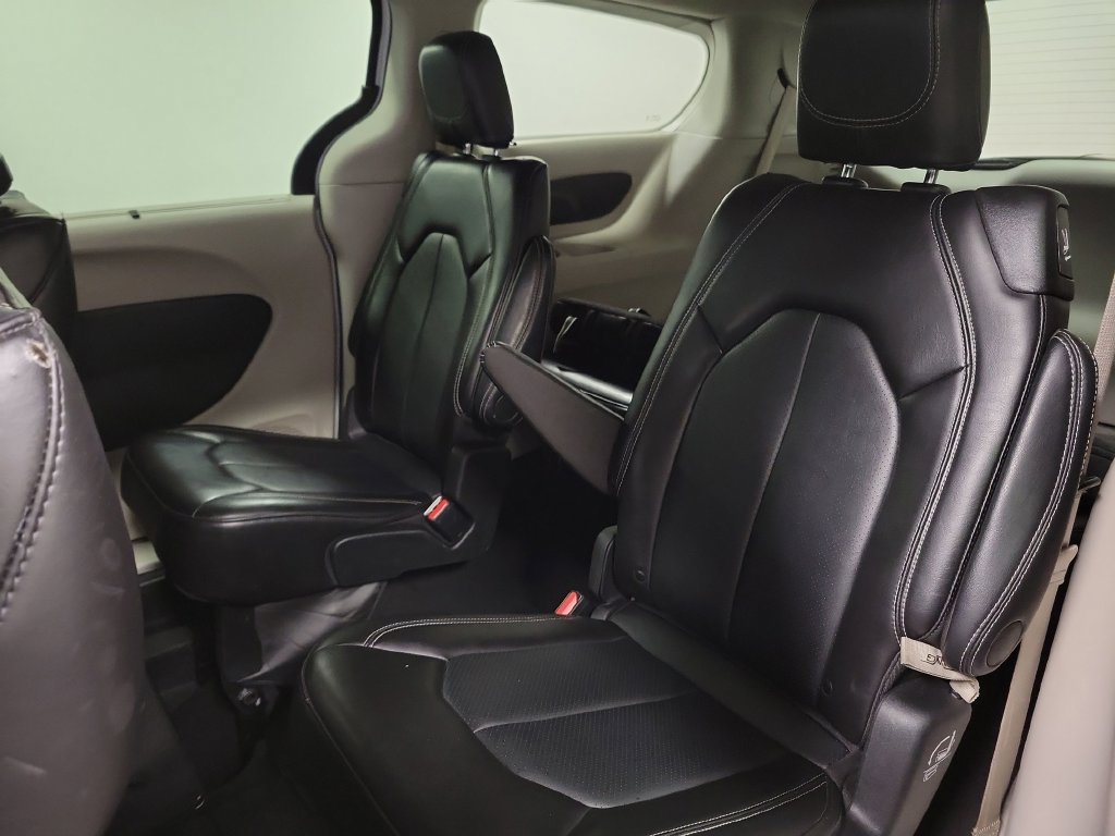 Used 2024 Chrysler Pacifica Touring-L FWD image 24