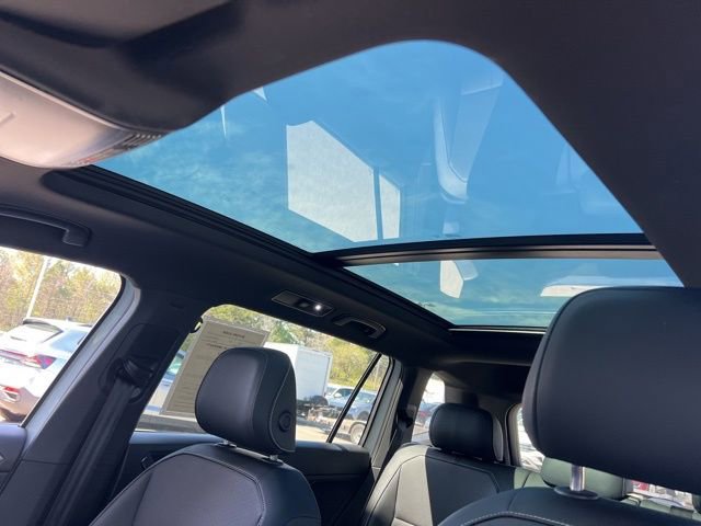 Certified 2023 Volkswagen Tiguan SE R-Line image 30