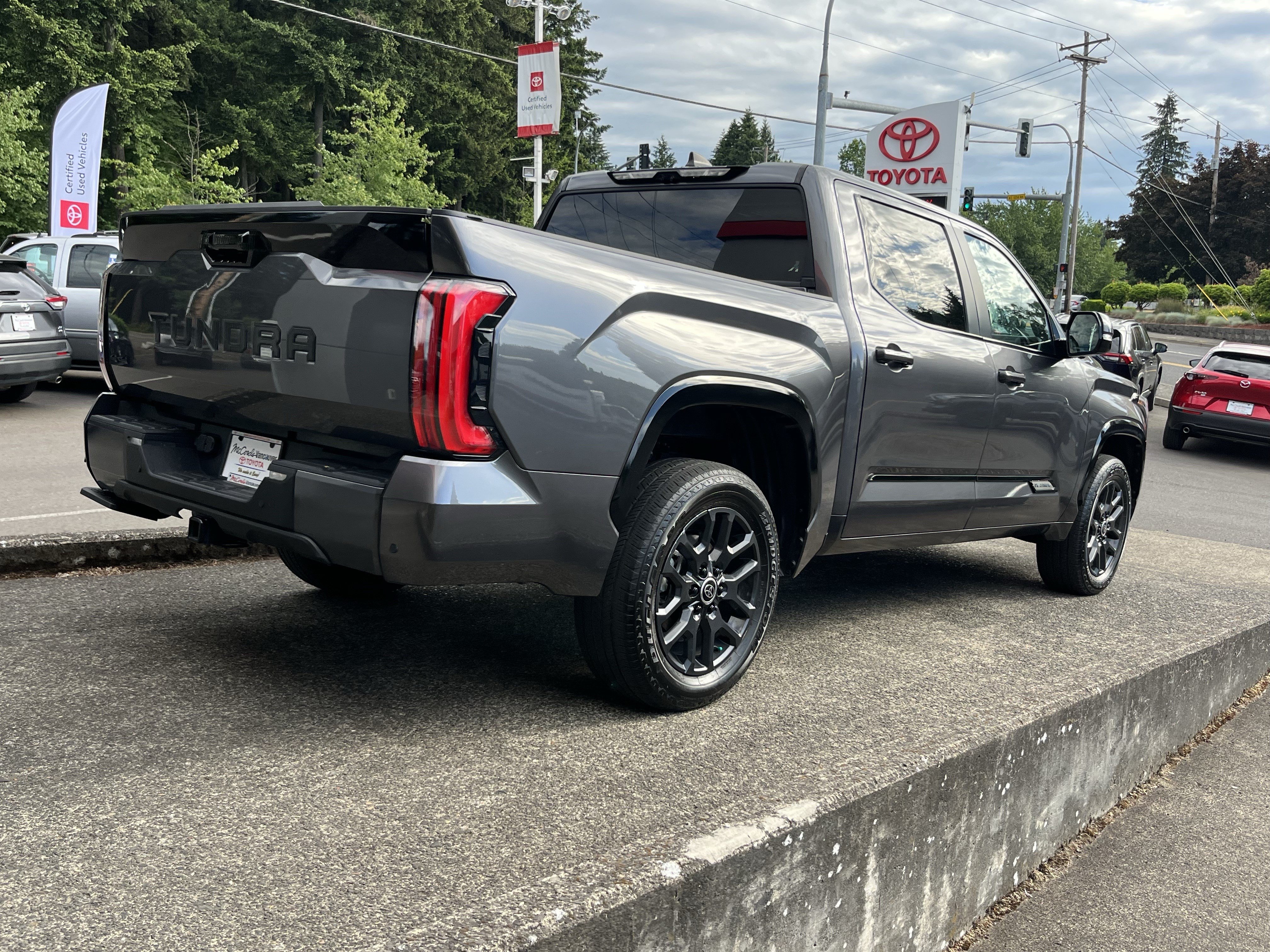 Used 2024 Toyota Tundra Platinum AWD/4WD image 8