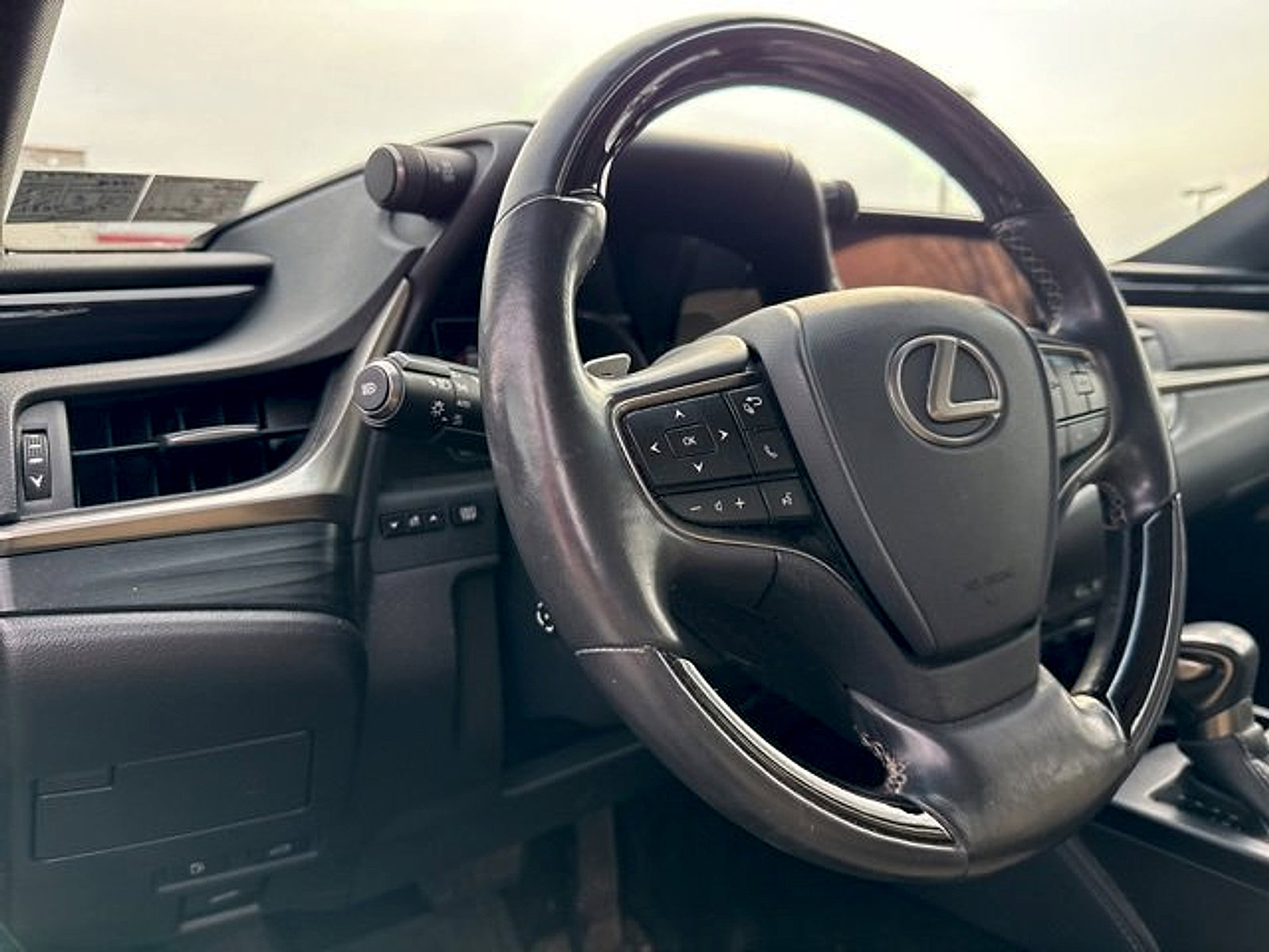 Used 2020 Lexus ES 350 w/ Premium Package image 10