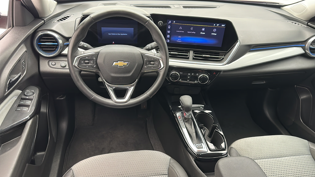 Used 2025 Chevrolet Trax LT w/ LT Convenience Package FWD image 11