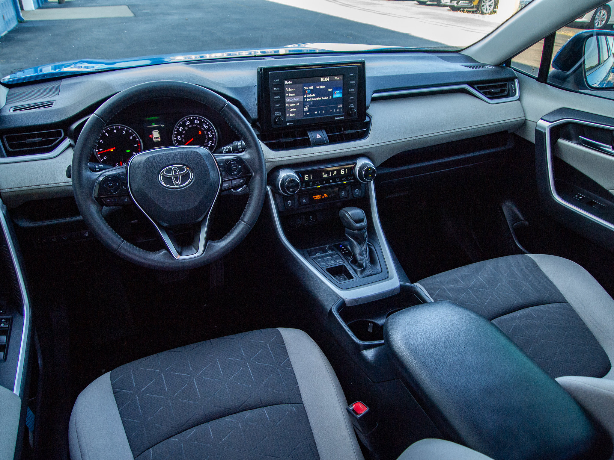 Used 2020 Toyota RAV4 XLE w/ XLE Grade Weather Package AWD/4WD image 26