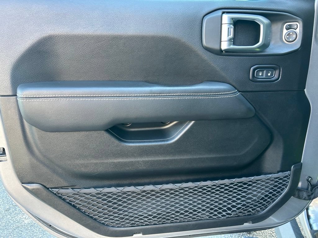 Used 2020 Jeep Gladiator Overland AWD/4WD image 13