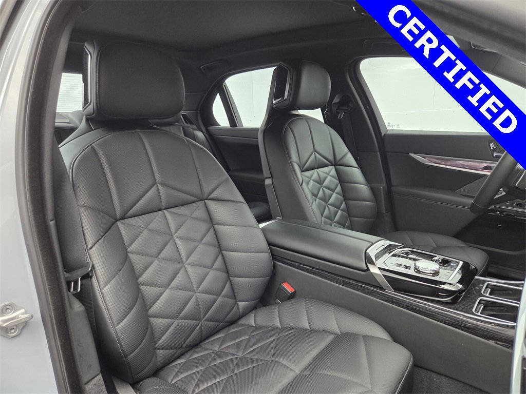 Used 2023 BMW 740i image 15