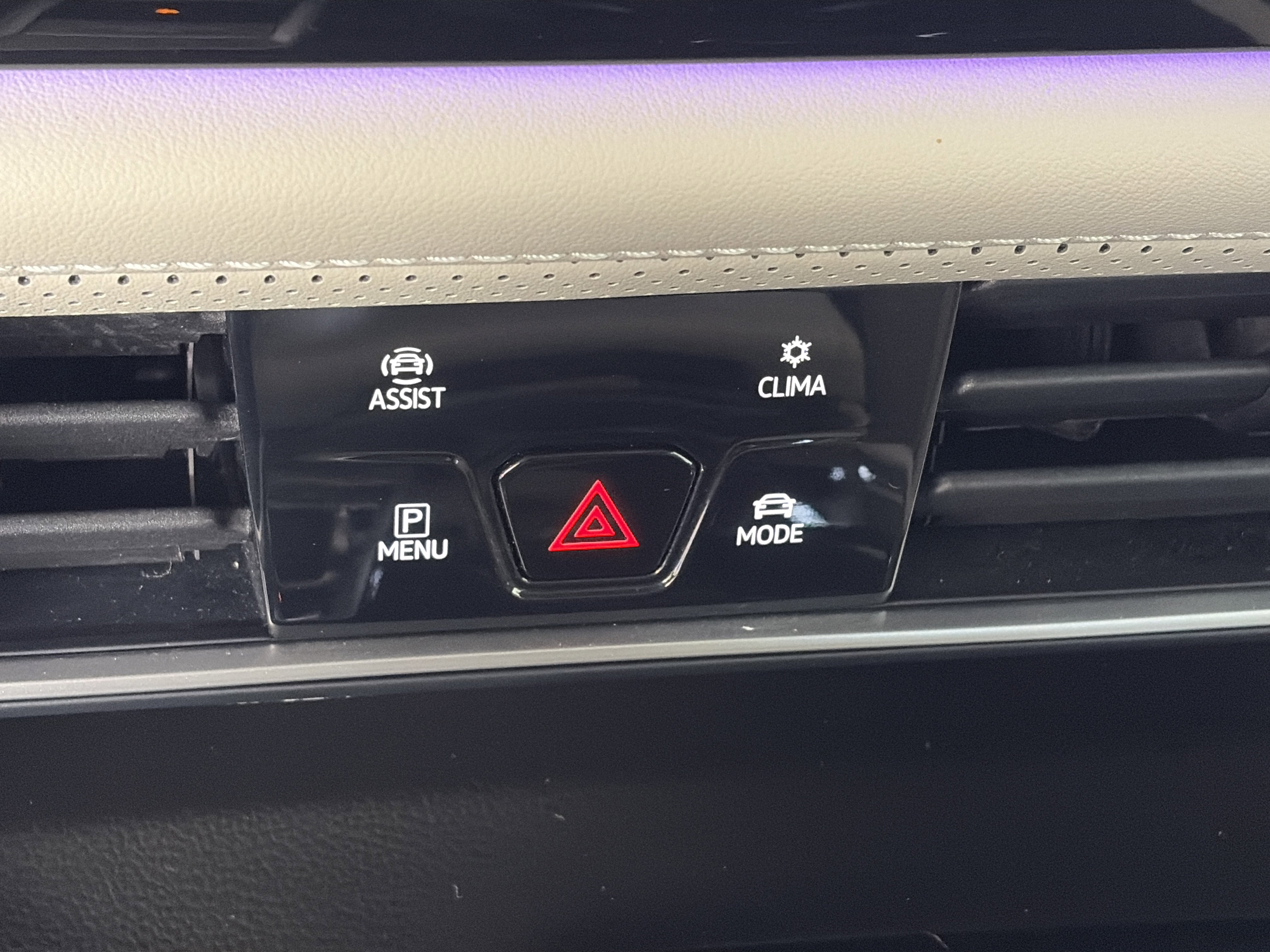 Used 2025 Volkswagen Atlas SEL image 29