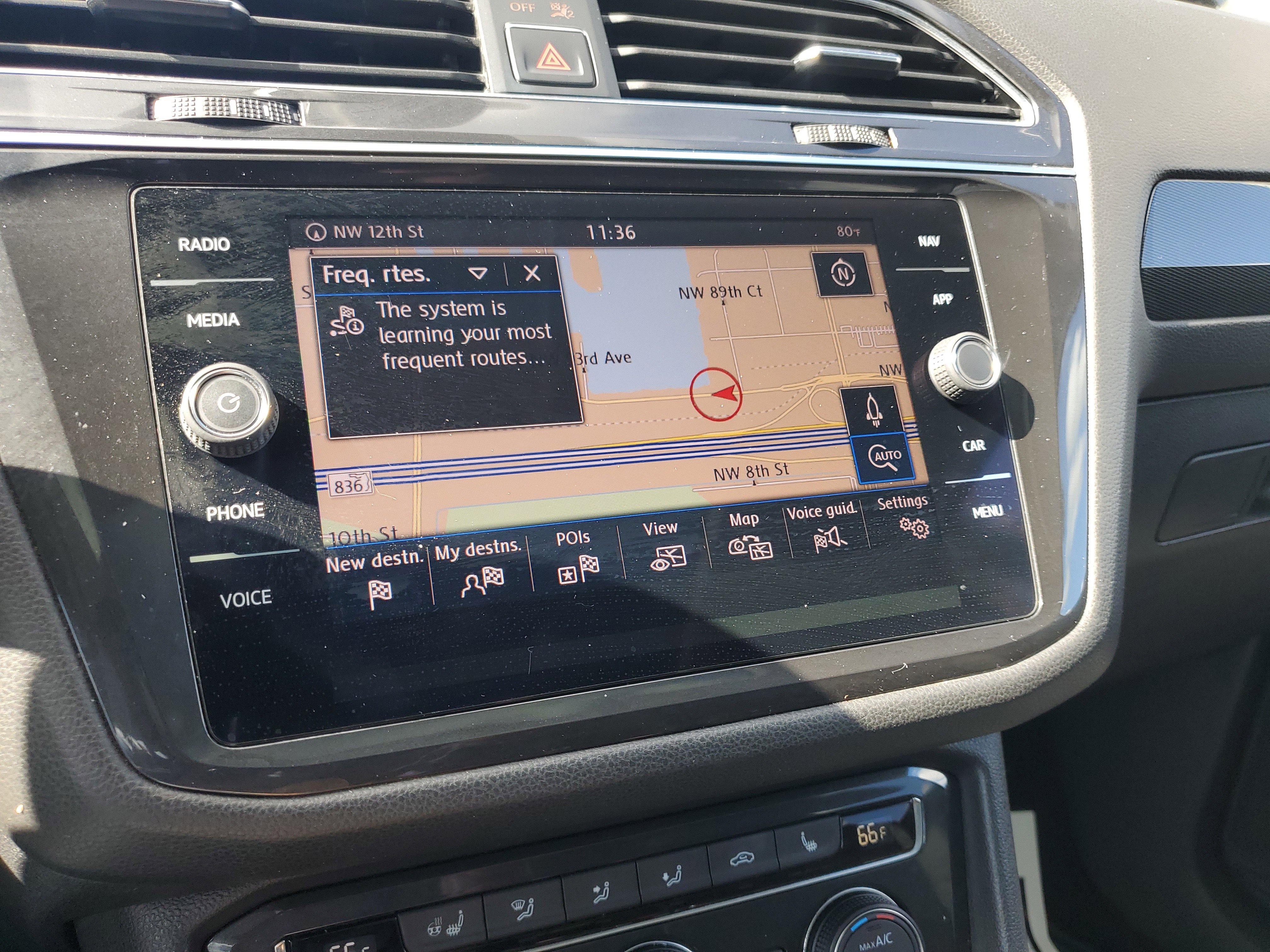 Used 2018 Volkswagen Tiguan SEL Premium image 22