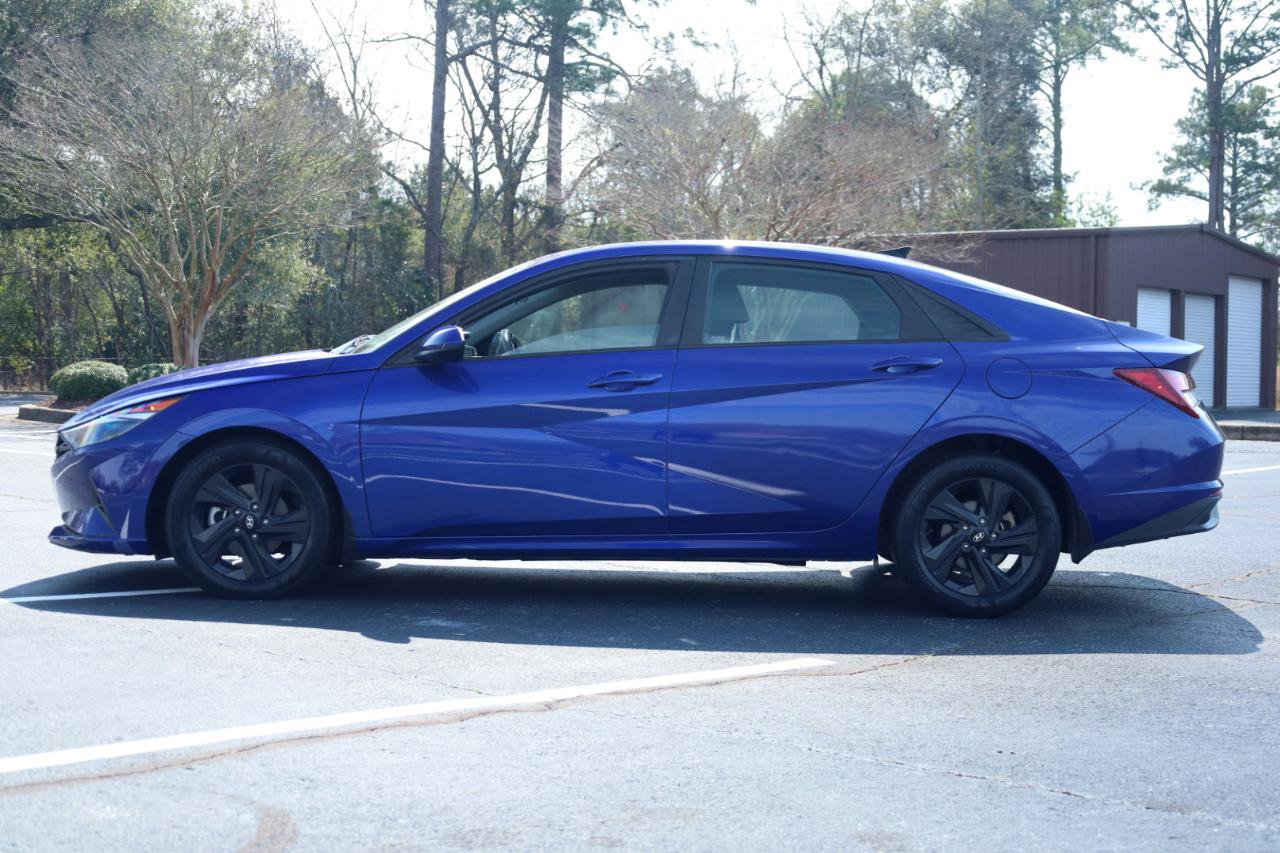 Used 2023 Hyundai Elantra SEL image 2