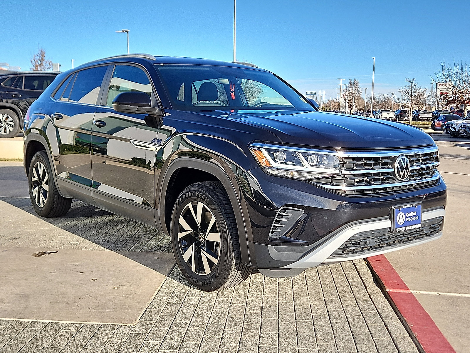 Certified 2022 Volkswagen Atlas Cross Sport SE image 4