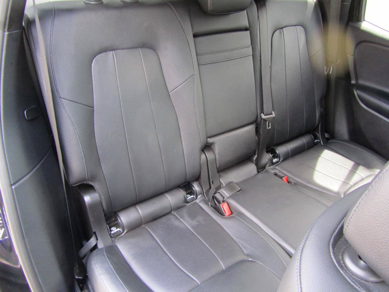 Used 2020 Mercedes-Benz GLB 250 4MATIC w/ Premium Package image 25