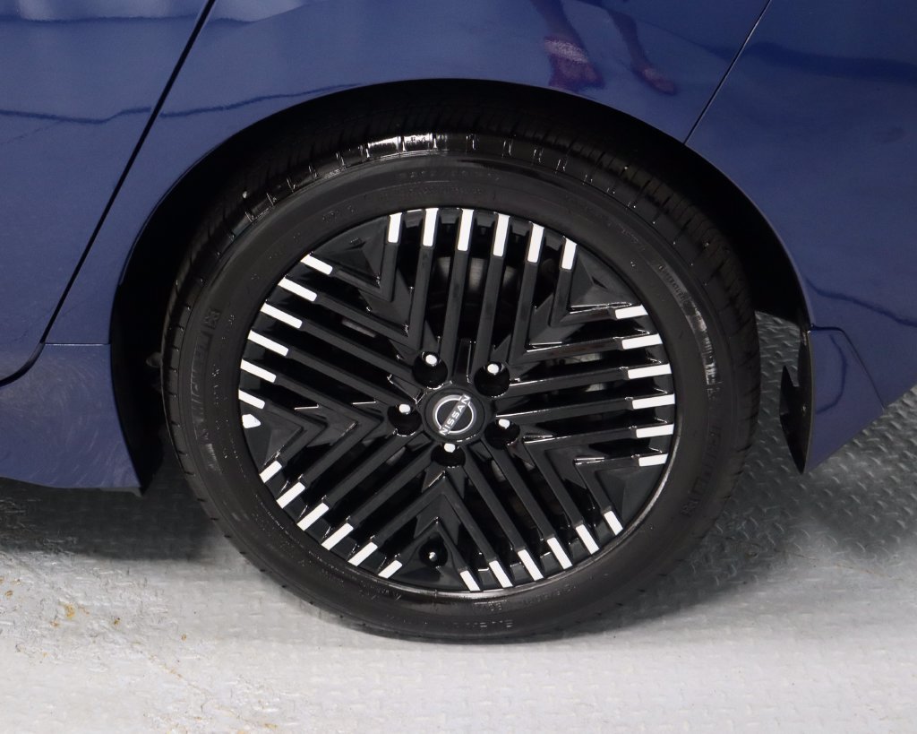 Certified 2025 Nissan Leaf SV Plus FWD image 18
