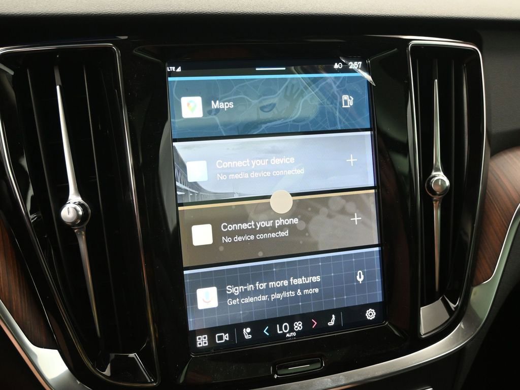 New 2025 Volvo V60 B5 Cross Country Plus w/ Protection Package Premier image 13