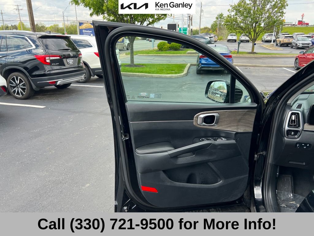Certified 2022 Kia Sorento EX w/ Panoramic Sunroof Package FWD image 26