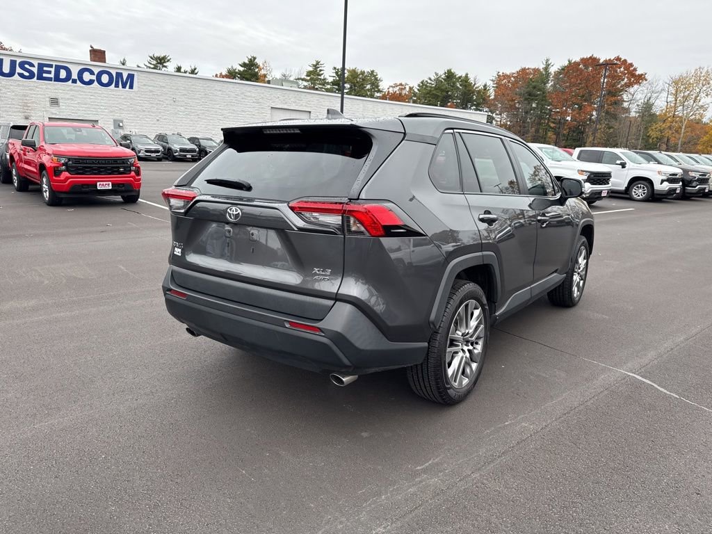 Used 2022 Toyota RAV4 XLE Premium image 3