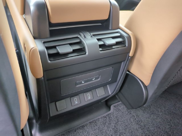 New 2026 Land Rover Defender 110 X-Dynamic SE AWD/4WD image 13