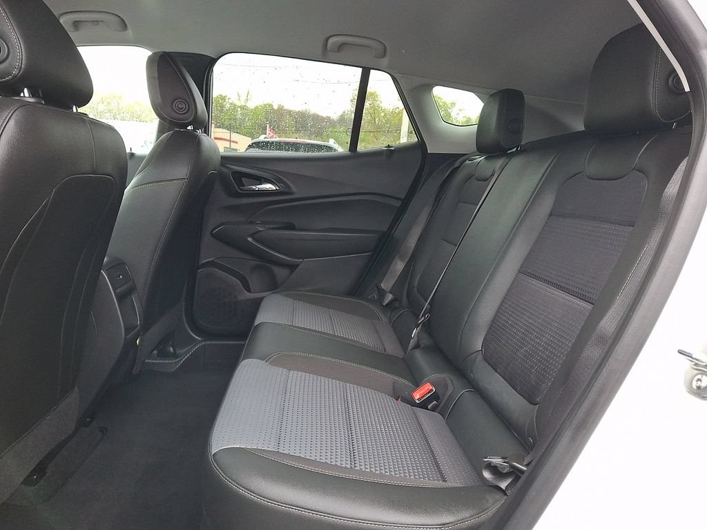 Used 2025 Chevrolet Trax LT FWD image 14