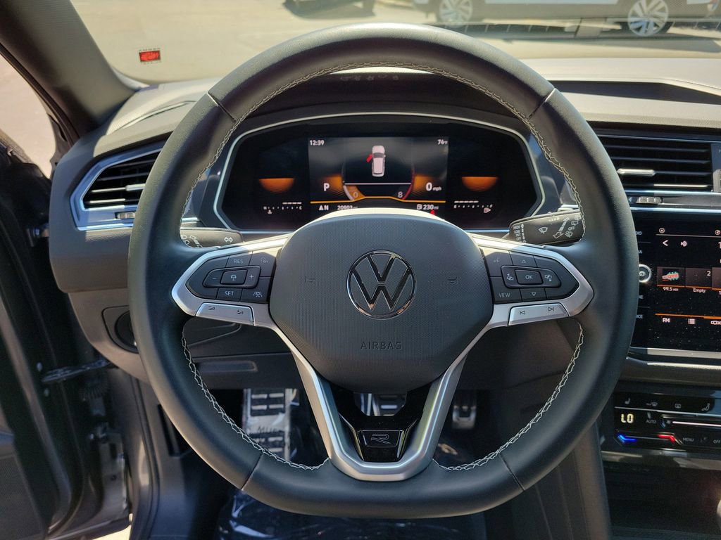 Used 2023 Volkswagen Tiguan SE R-Line image 26