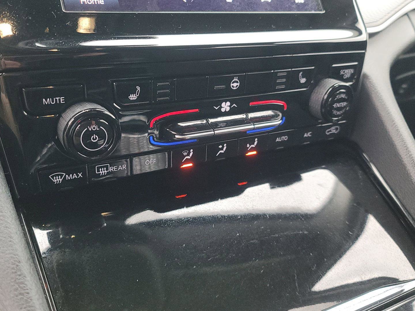 Used 2023 Jeep Grand Cherokee Laredo w/ Luxury Tech Group I image 32