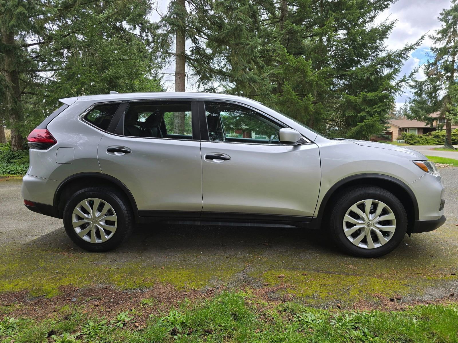 Used 2018 Nissan Rogue S image 7