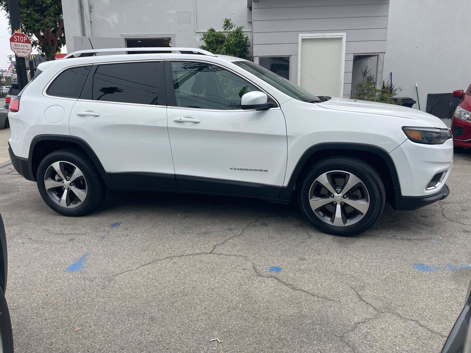 Used 2021 Jeep Cherokee Latitude Lux w/ Comfort/Convenience Group image 7