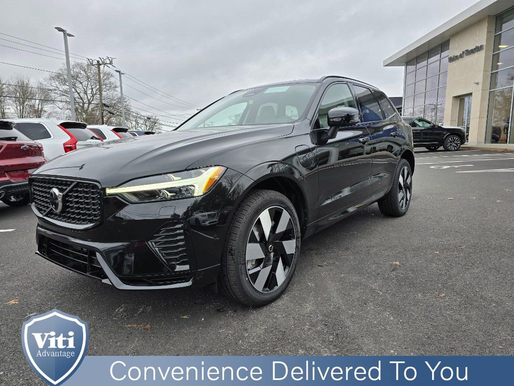 Used 2025 Volvo XC60 T8 Plus w/ Protection Package Premier AWD/4WD image 4