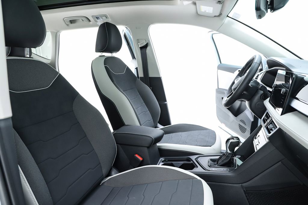 New 2026 Volkswagen Taos SE FWD image 34