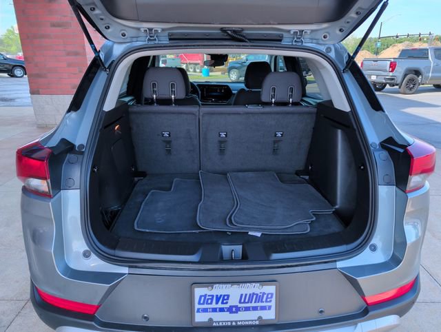 Used 2024 Chevrolet TrailBlazer LT w/ LT Cold Weather Package FWD image 25