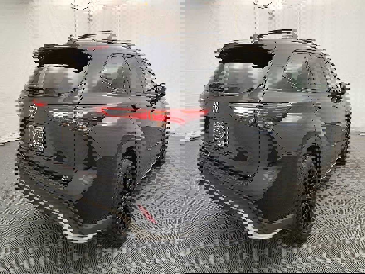 Used 2024 Toyota Highlander XSE image 3