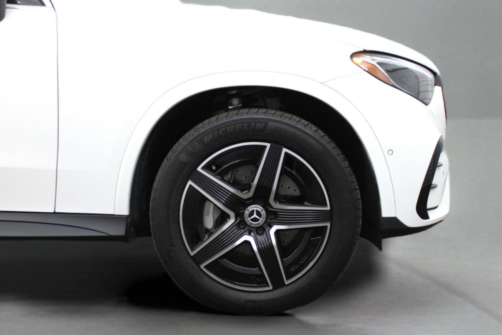 Used 2025 Mercedes-Benz GLC 300 4MATIC image 14