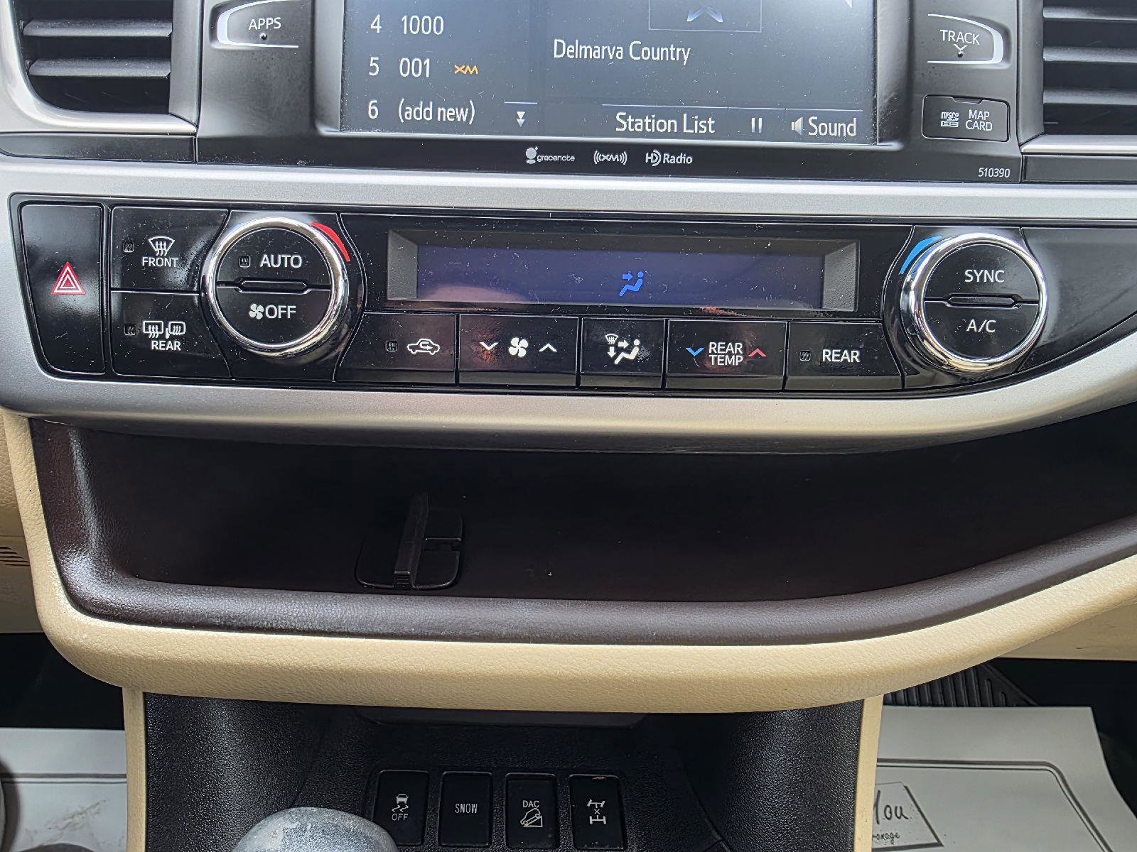 Used 2019 Toyota Highlander XLE image 22