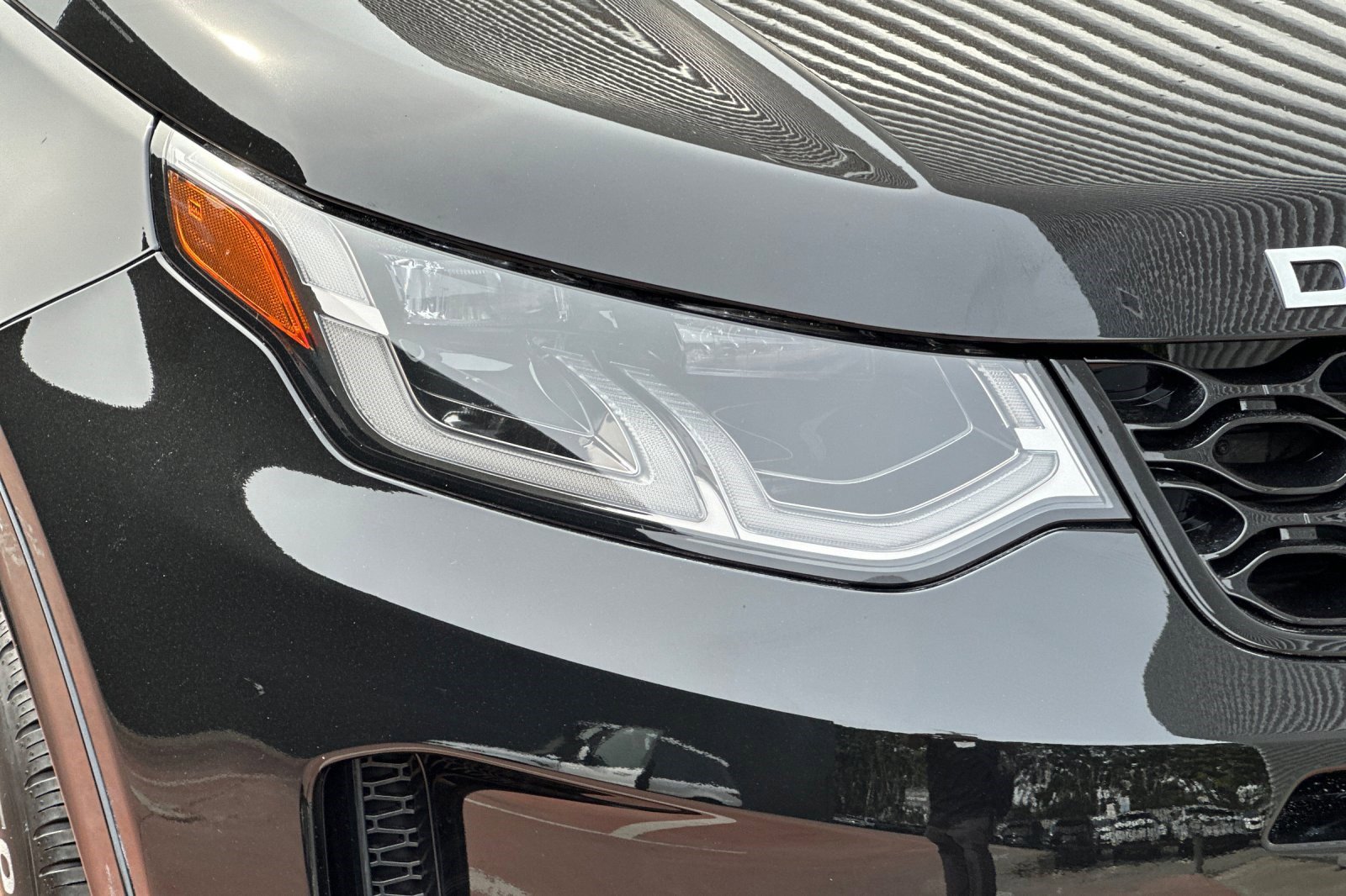 Used 2025 Land Rover Discovery Sport S image 12