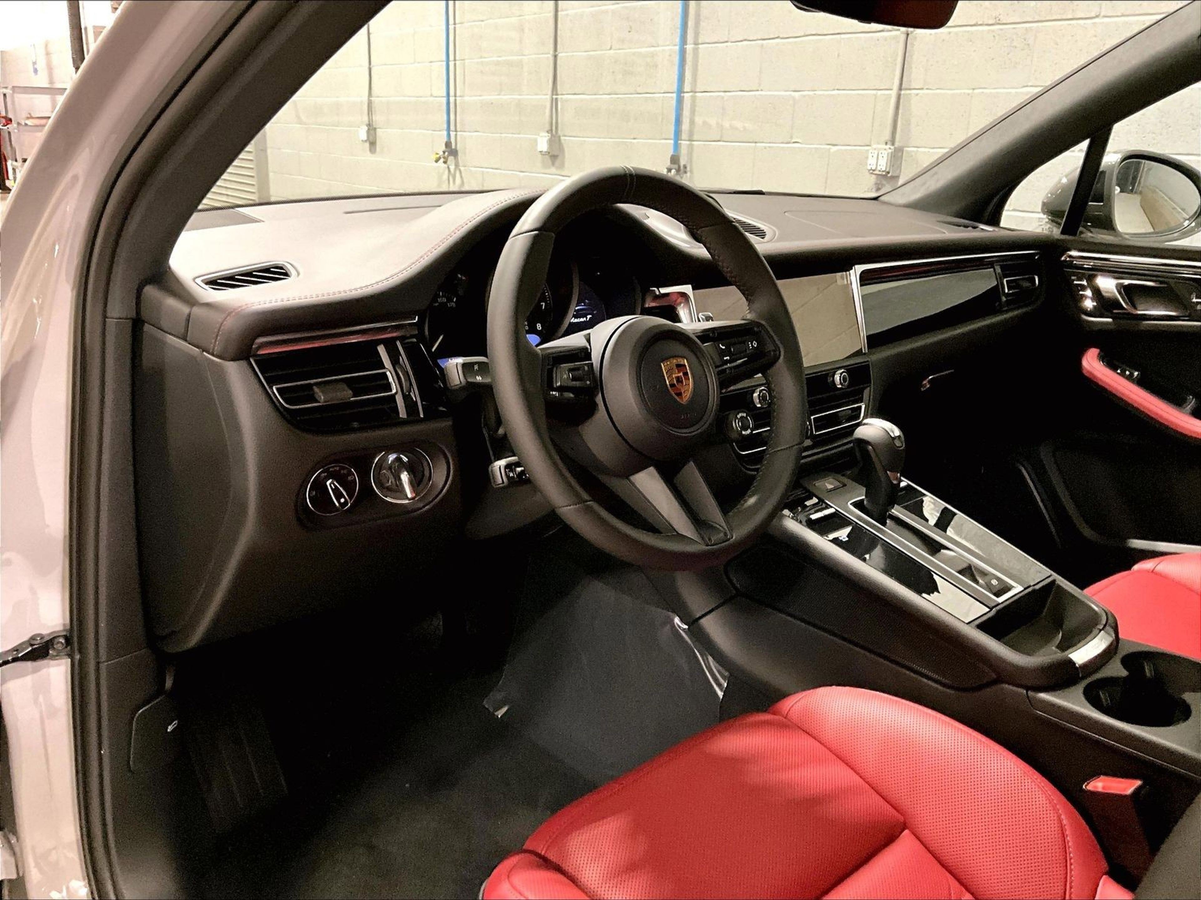 New 2026 Porsche Macan Turbo image 4
