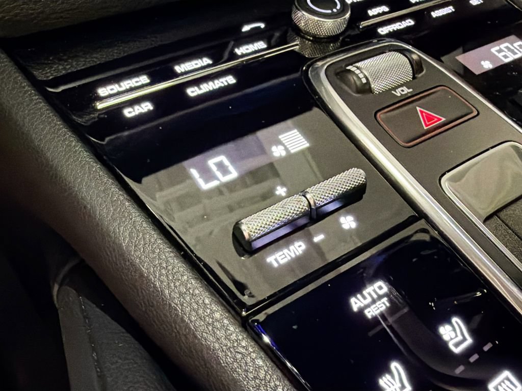 Certified 2020 Porsche Cayenne AWD/4WD image 17