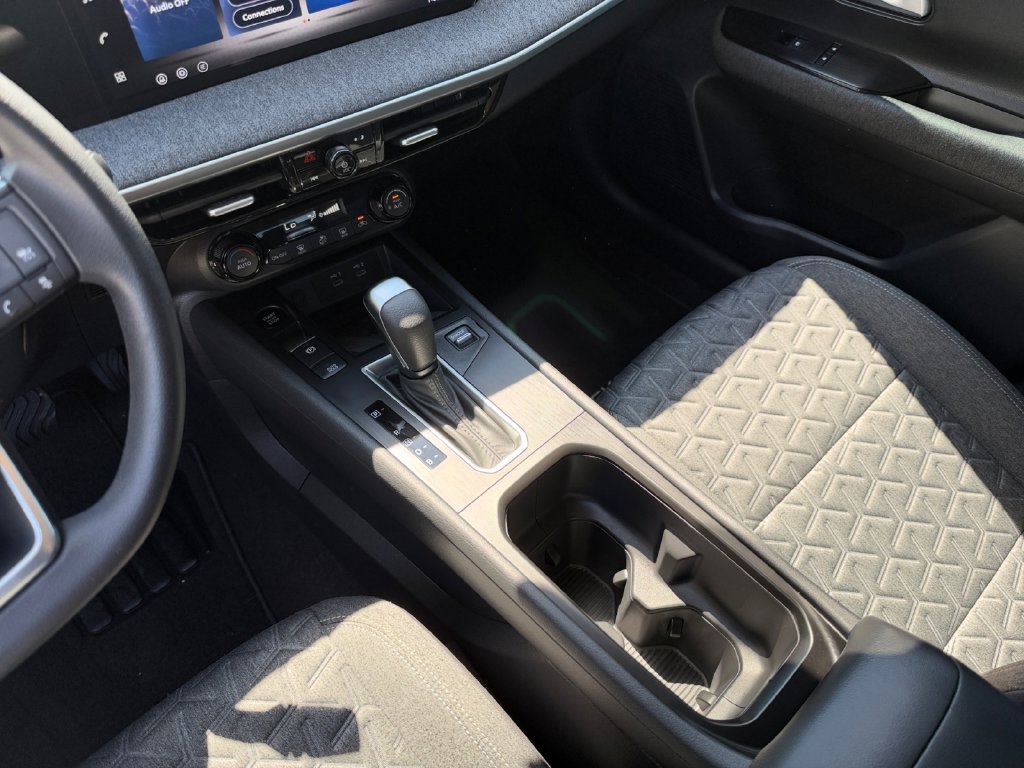 Used 2026 Nissan Kicks SV FWD image 15