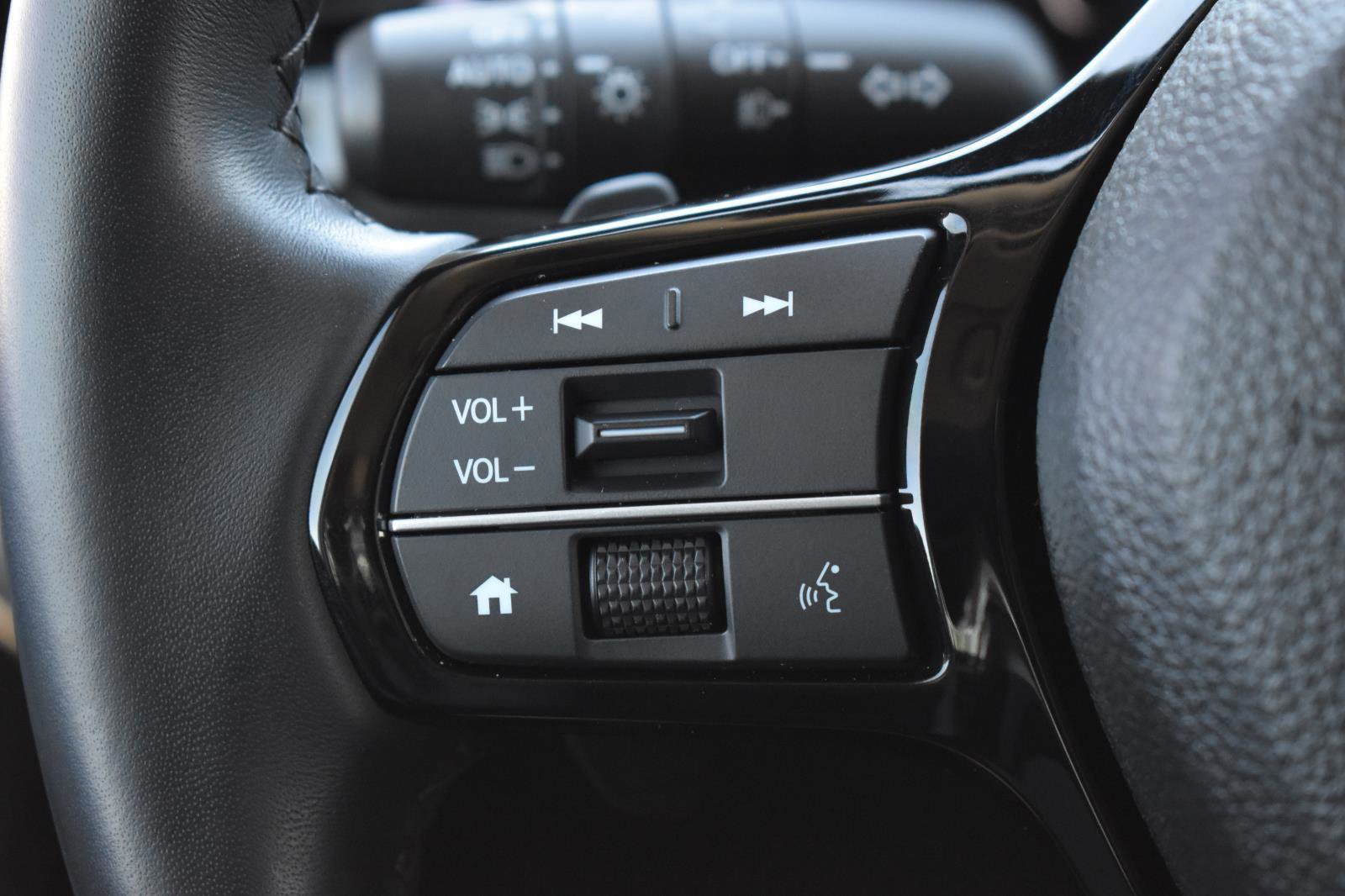 Used 2025 Honda Pilot Touring image 6