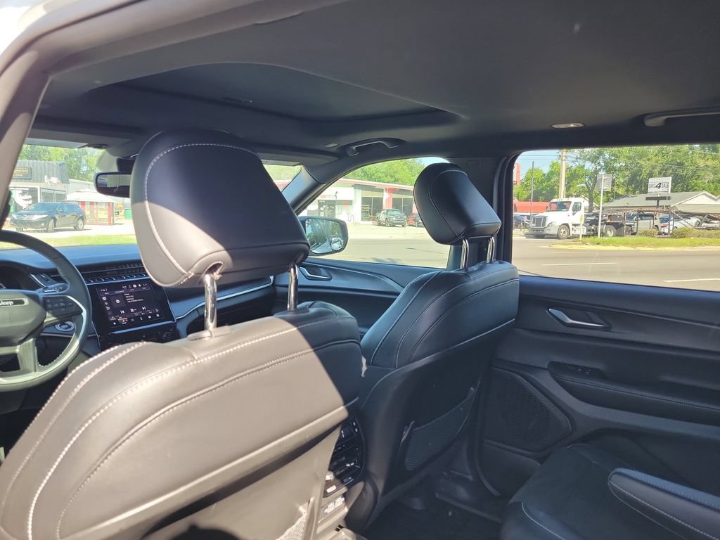 Used 2024 Jeep Grand Cherokee L Altitude AWD/4WD image 29