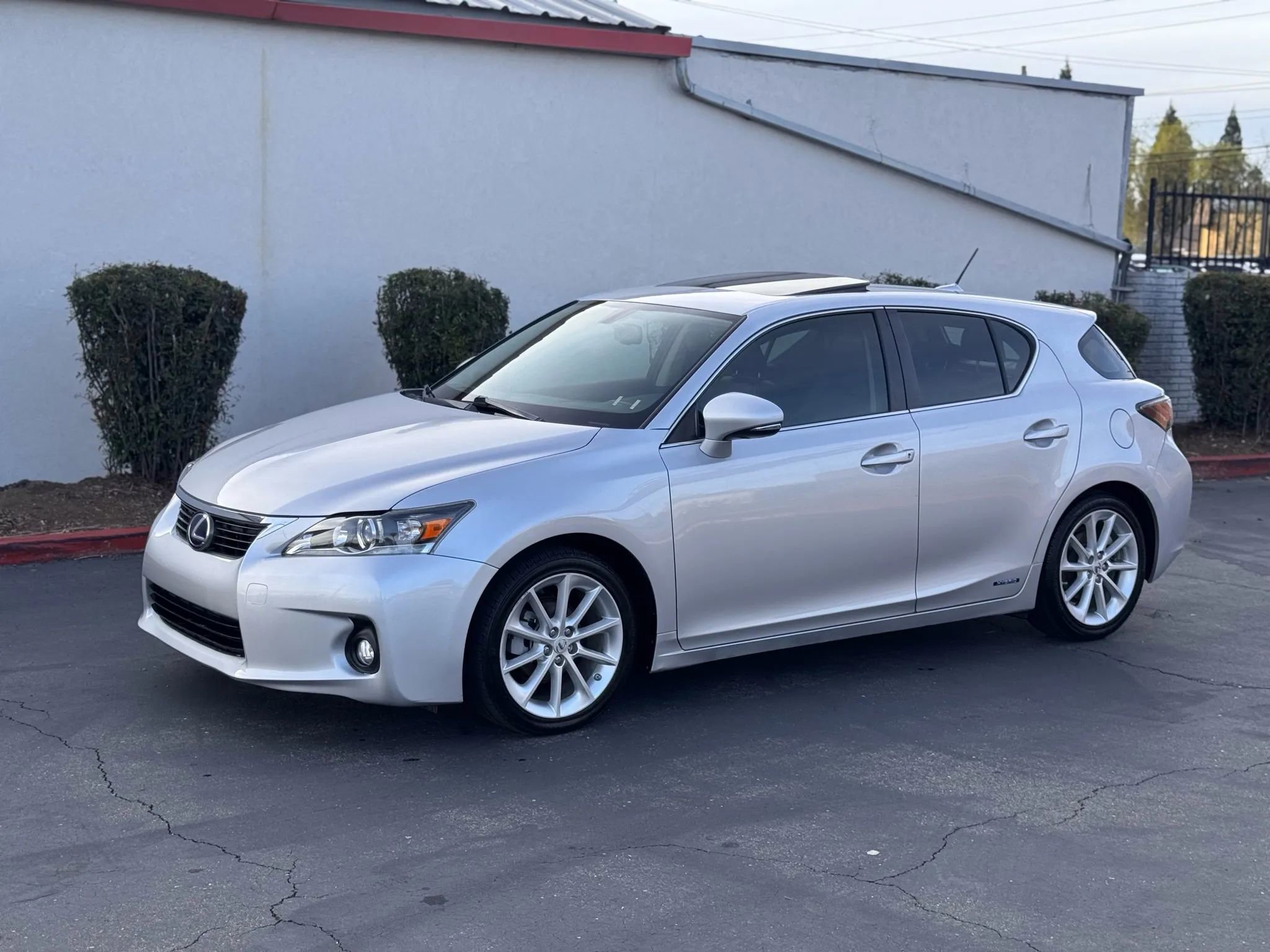 Used 2011 Lexus CT 200h Premium w/ Premium Audio Pkg image 2