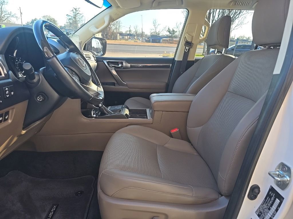 Used 2023 Lexus GX 460 Premium w/ Accessory Package image 23